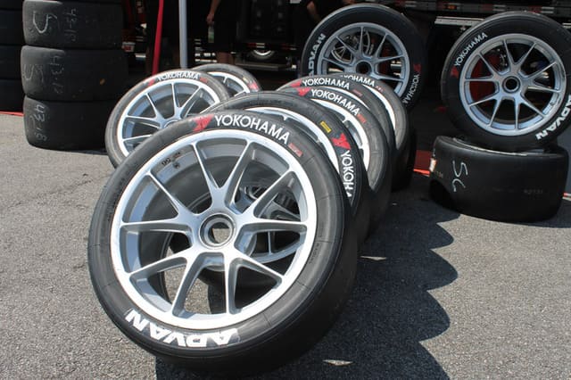 kinh nghiem thay lop xe o to