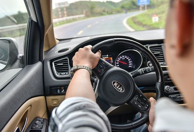 ky thuat lai xe o to vao cua