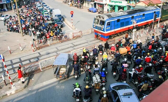 lai xe qua duong sat