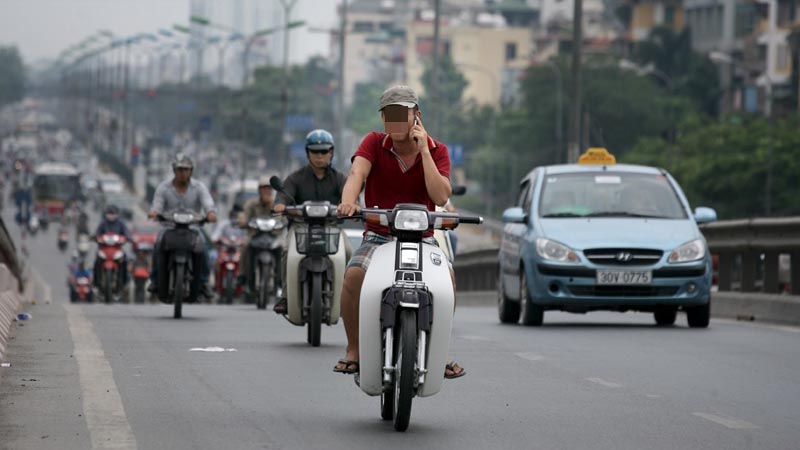 muc phat loi su dung dien thoai khi tham gia giao thong