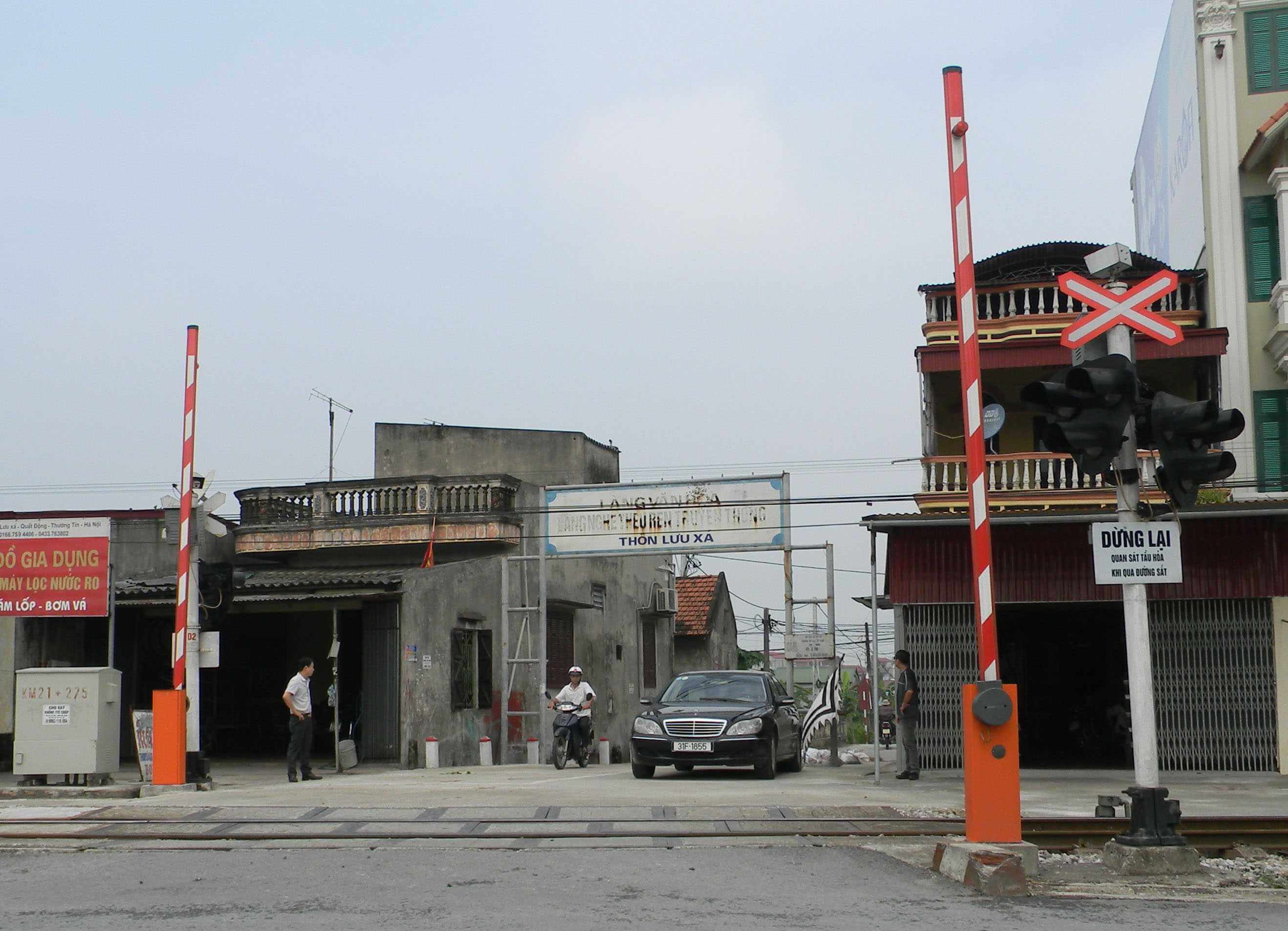 luat giao thong khi qua nga tu