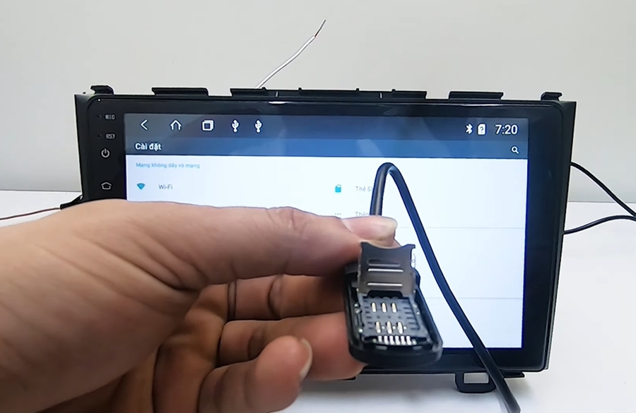 man hinh android xe hoi cham