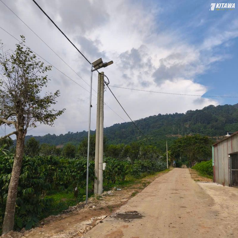 lắp đặt đèn năng lượng mặt trời cho tuyến đường xóm tại Lâm Đồng