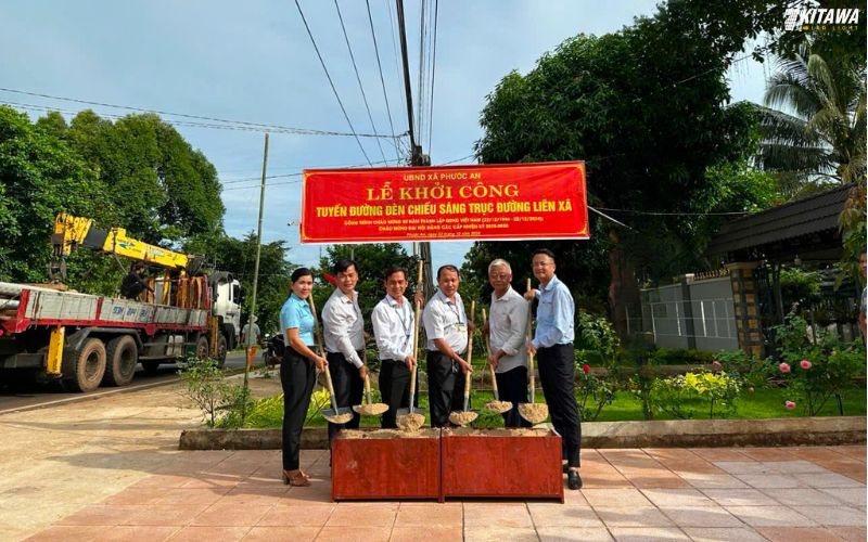 lắp đặt đèn năng lượng mặt trời cho đường đi