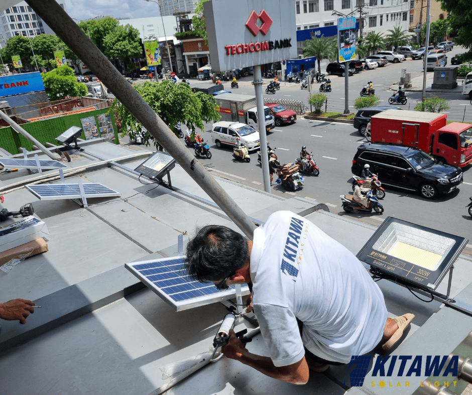 Kitawa lắp đặt đèn pha năng lượng mặt trời cho ngân hàng Techcombank