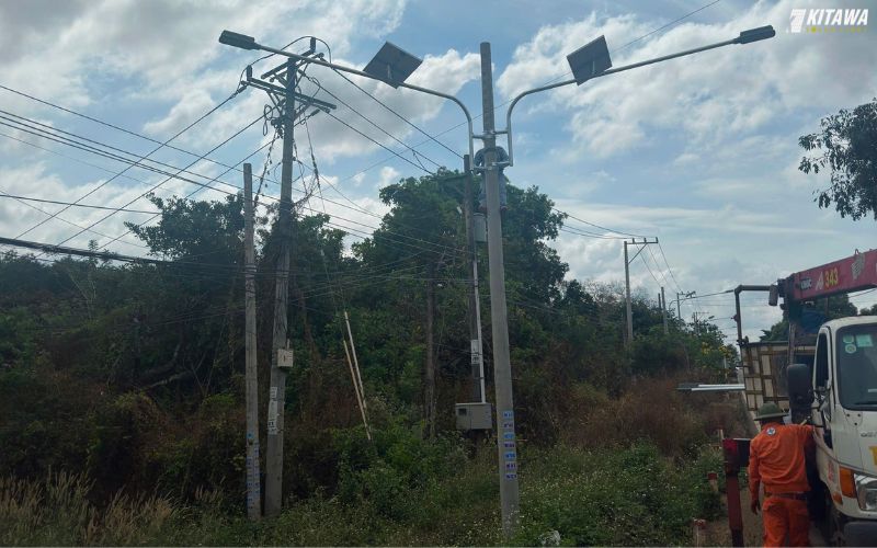 lắp đặt đèn năng lượng mặt trời cho đường đi