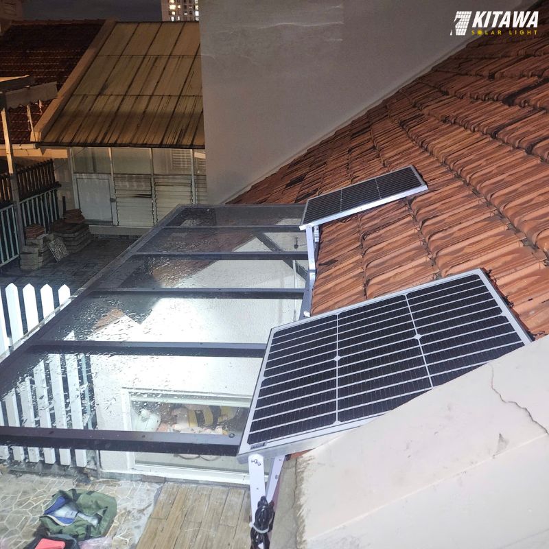 lắp đèn pha năng lượng mặt trời cho sân thượng
