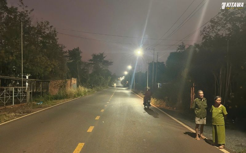 lắp đặt đèn năng lượng mặt trời cho đường đi