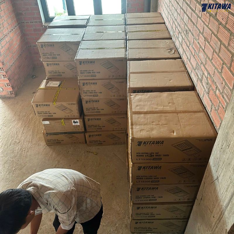giao 300 đèn năng lượng mặt trời cho khu công nghiệp