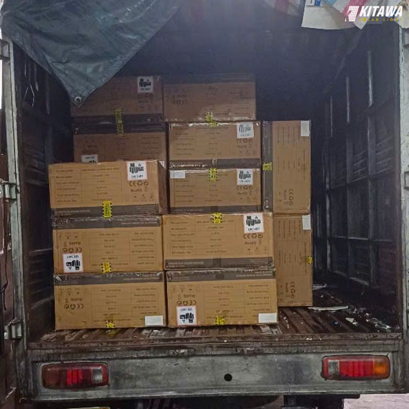 giao 300 đèn năng lượng mặt trời cho khu công nghiệp