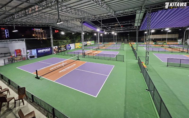 đèn pha điện cho sân Pickleball