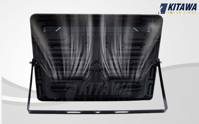 Bộ tản nhiệt của đèn pha LED