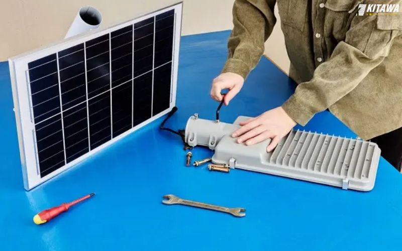cách tháo đèn năng lượng mặt trời