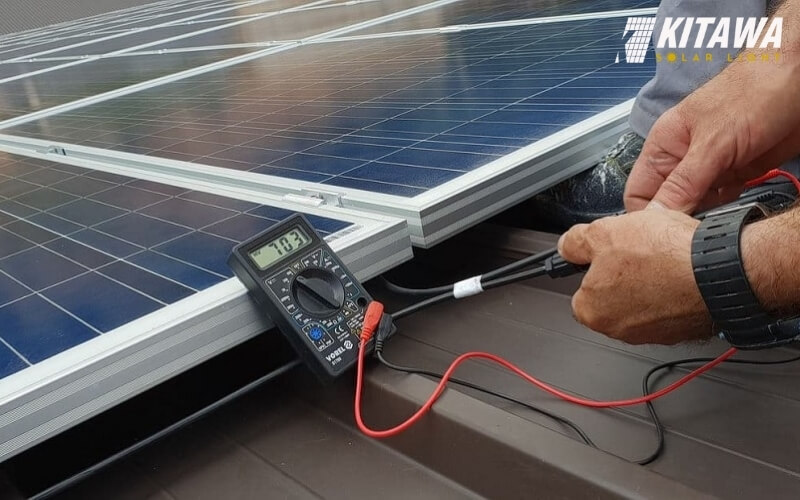 Cáp kết nối giúp tấm pin và hệ thống điện hoạt động dòng điện