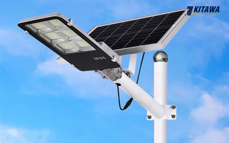 Đèn BC1200 dung lượng pin lớn, chiếu sáng lâu