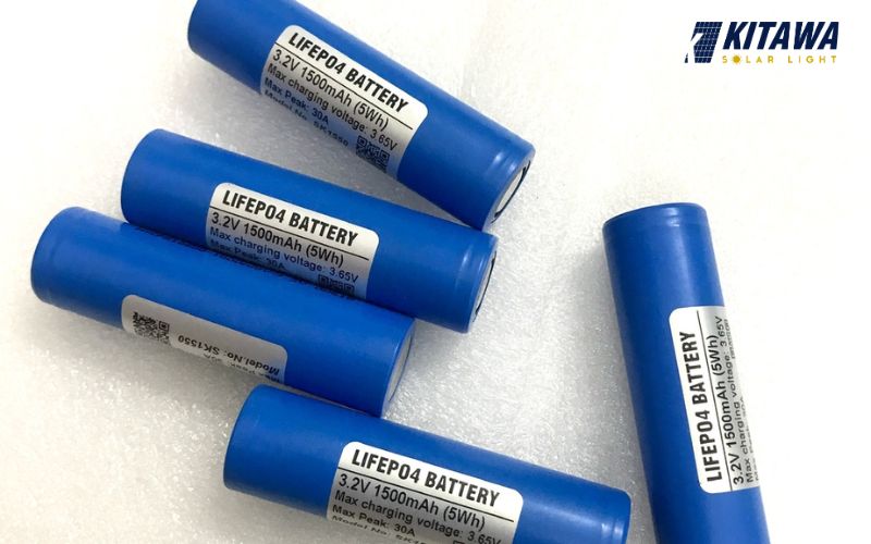 Chọn và thay thế loại pin phù hợp với đèn