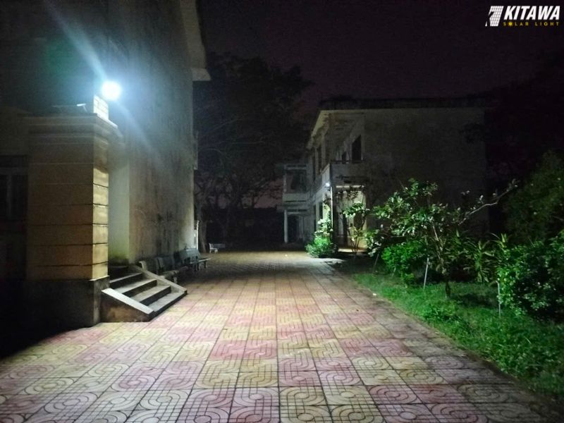 lắp đặt đèn năng lượng mặt trời cho trường học