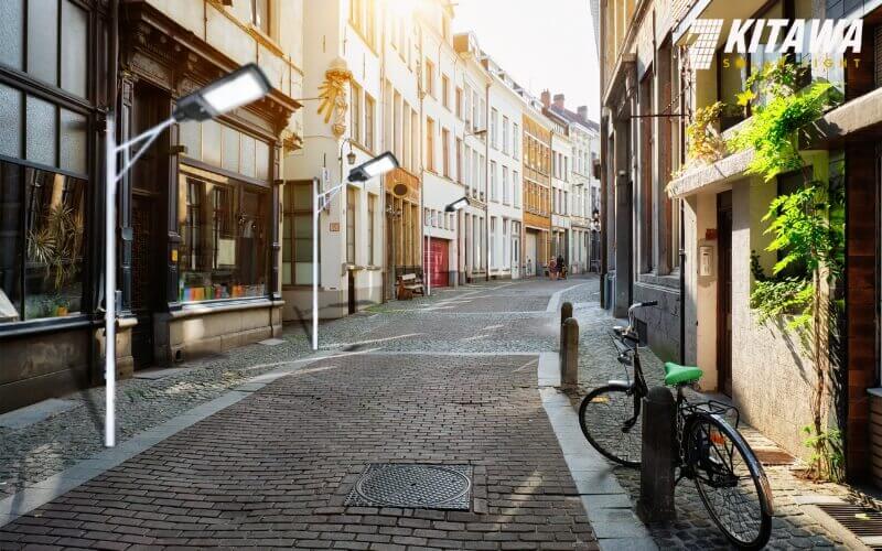 Đèn năng lượng mặt trời hoạt động với công suất tối đa