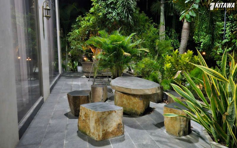 đèn pha năng lượng mặt trời cho sân vườn