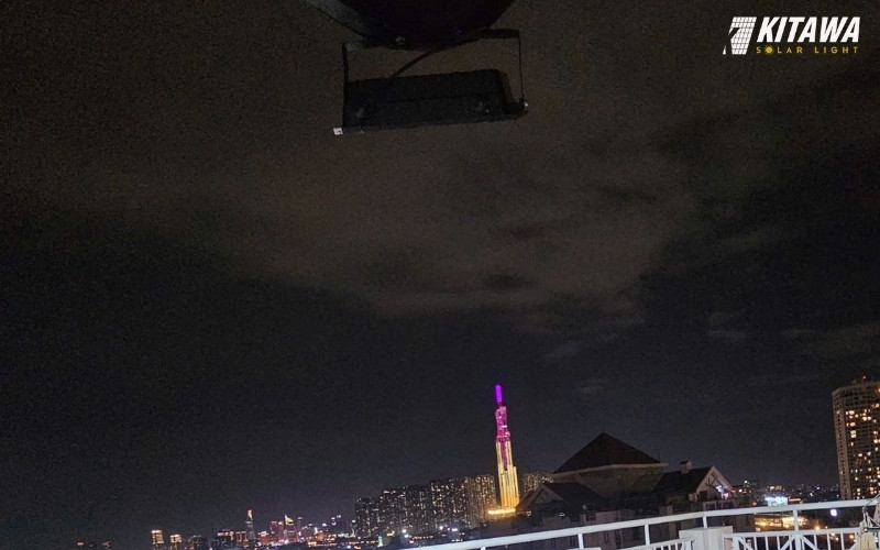 Hoàn thành lắp đặt đèn năng lượng mặt trời ở Bình Thạnh cho anh Tú