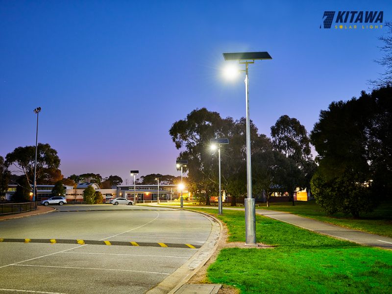 Đèn năng lượng mặt trời 300W là gì