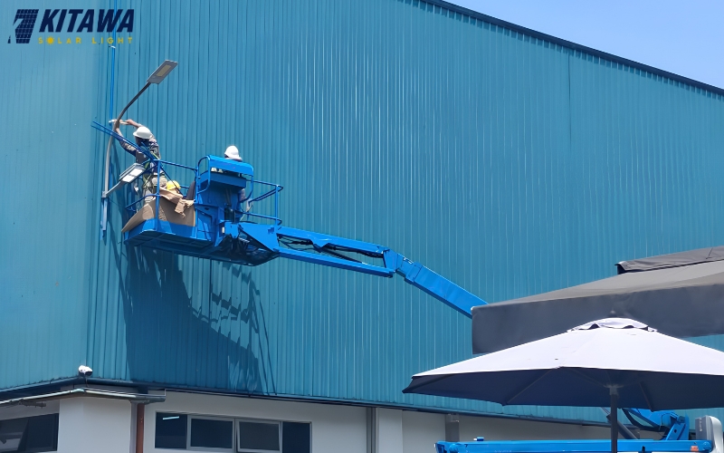 KITAWA lắp đèn năng lượng mặt trời cho kho bãi ở công ty Vạn Đức