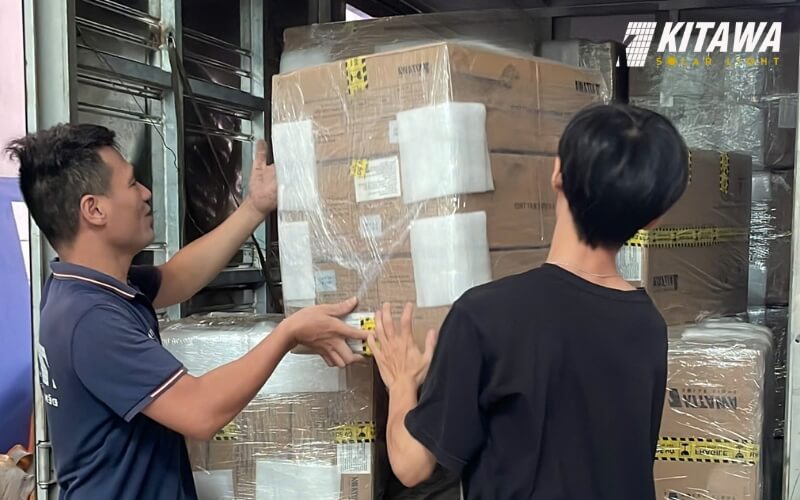 KITAWA đóng hàng và vận chuyển đèn nằng lượng mặt trời cho công viên tại Bình Dương