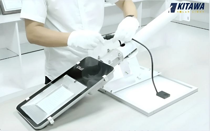 Lắp ráp đèn hoàn chỉnh