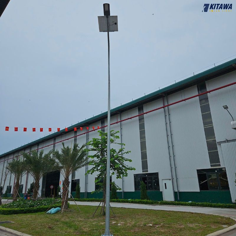 lắp đặt đèn đường năng lượng mặt trời 1000W cho nhà máy Hòa Phát