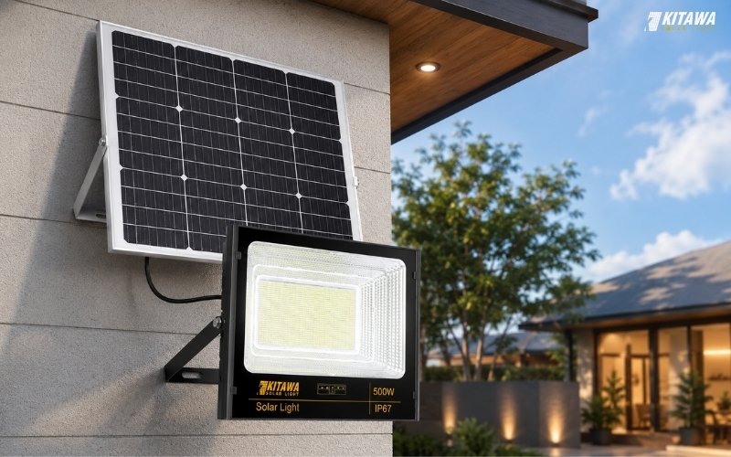 Mẫu đèn pha năng lượng mặt trời 500W được lắp đặt ở resort