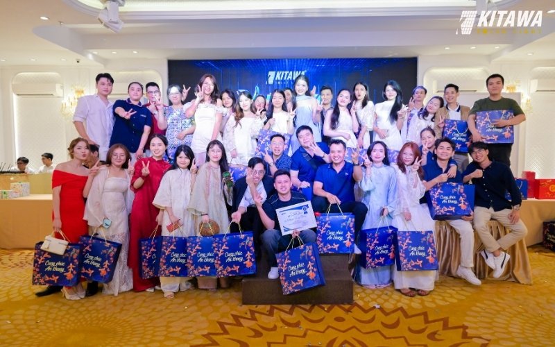 Món quà được trao đến toàn bộ nhân viên trong buổi Year End Party