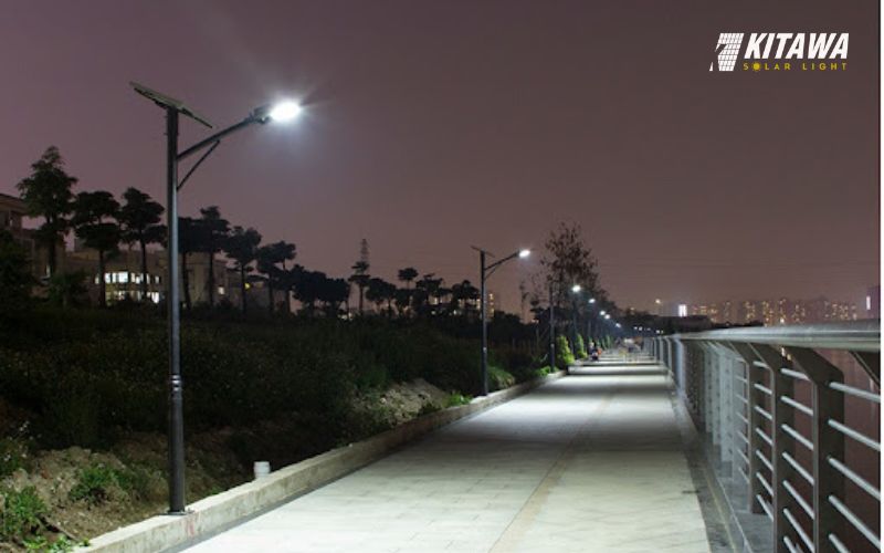 Ứng dụng đa lĩnh vực của đèn năng lượng mặt trời 100W