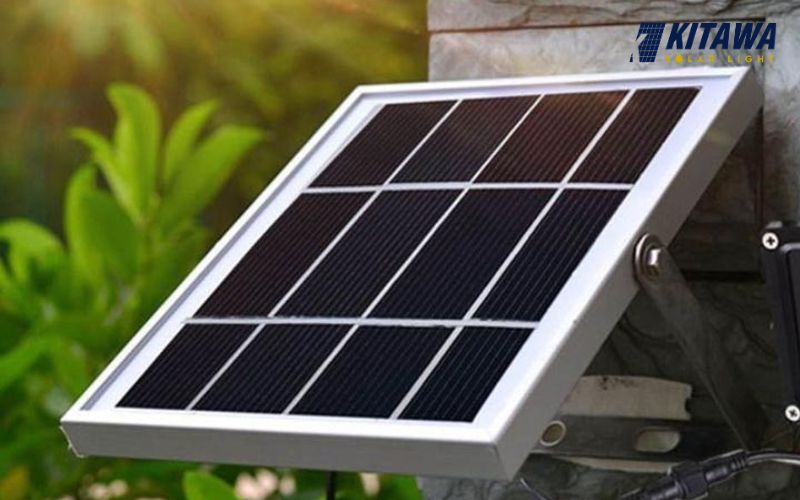 Chú ý nạp đủ pin trước khi sử dụng đèn năng lượng mặt trời 100W