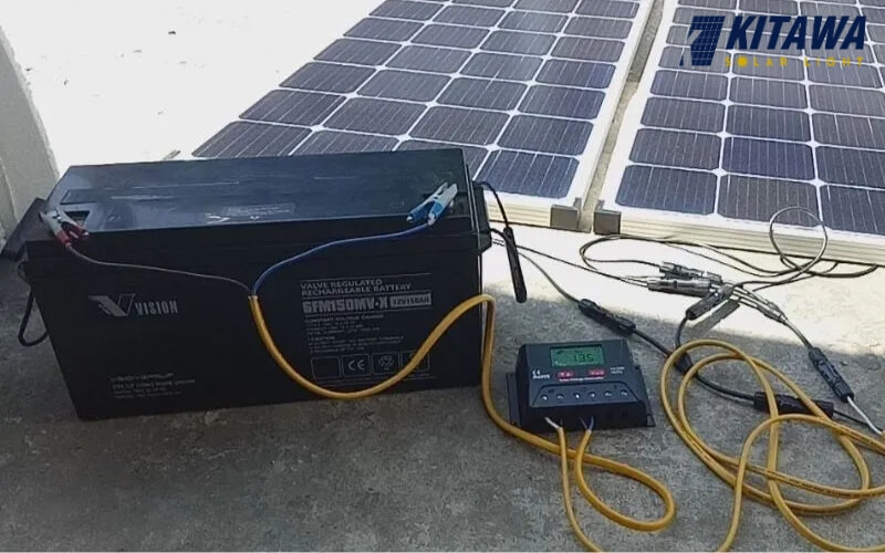 Thao tác tháo ắc quy của đèn năng lượng mặt trời