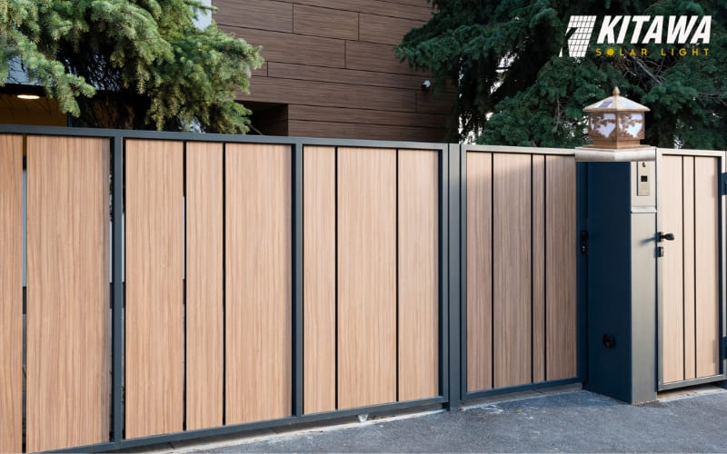 Thiết kế sang trọng của đèn năng lượng mặt trời trụ cổng