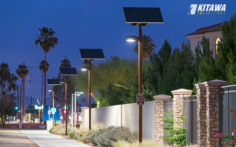 Thời gian sạc đầy pin khoảng 4 - 6 giờ