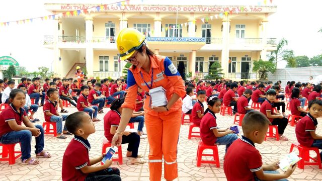 Tuyên truyền và phổ biến các lợi ích về tiết kiệm điện trong nhà trường