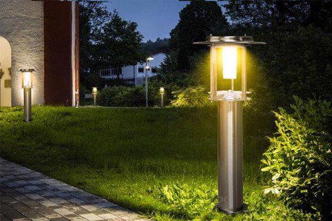 Đèn sân vườn năng lượng mặt trời