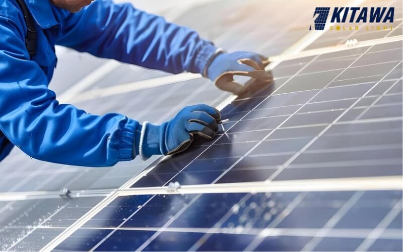 Vệ sinh định kỳ pin năng lượng mặt trời