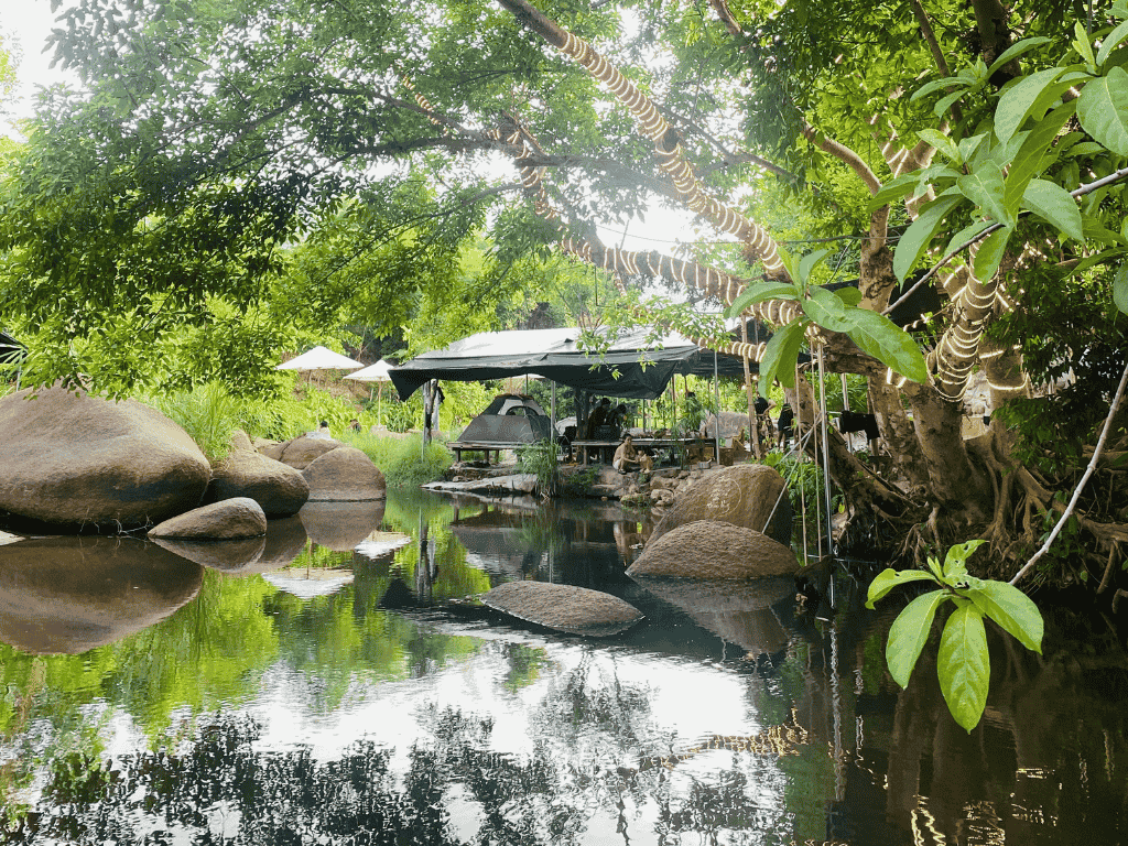 suoi-mo-doc-tinh-khanh-hoa