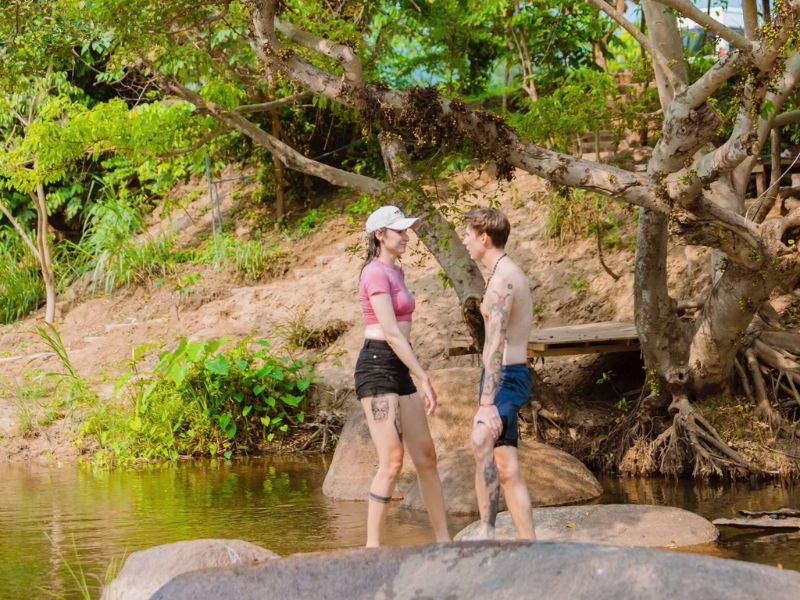 suoi-mo-doc-tinh-khanh-hoa