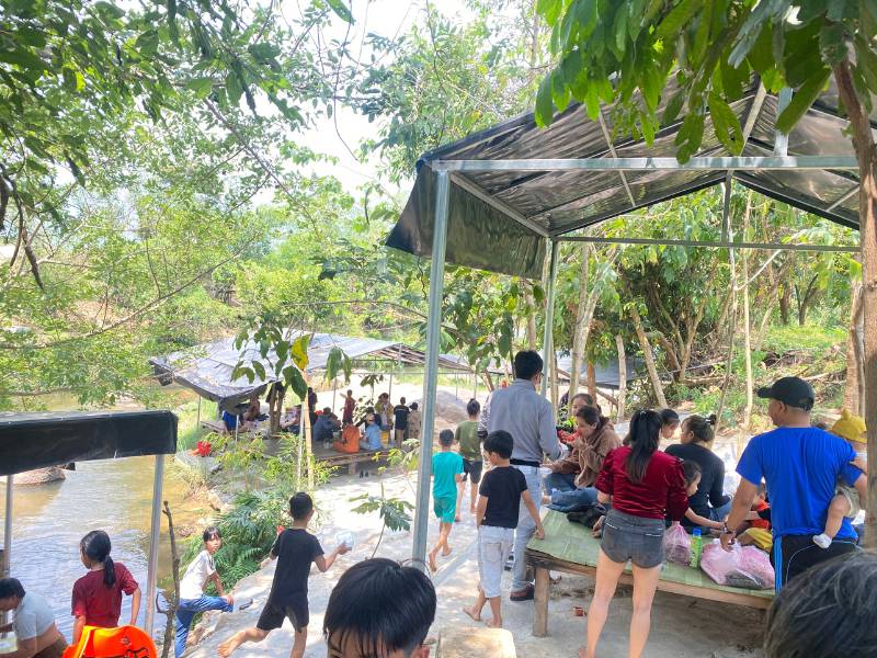 suoi-mo-doc-tinh-khanh-hoa