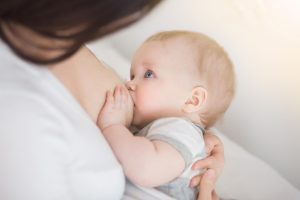 KHI NUÔI CON BẰNG SỮA MẸ CÓ THỂ GẶP PHẢI NHỮNG VẤN ĐỀ NÀO?
