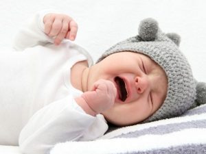 BÉ HAY QUẤY KHÓC ĐÊM PHẢI LÀM THẾ NÀO?