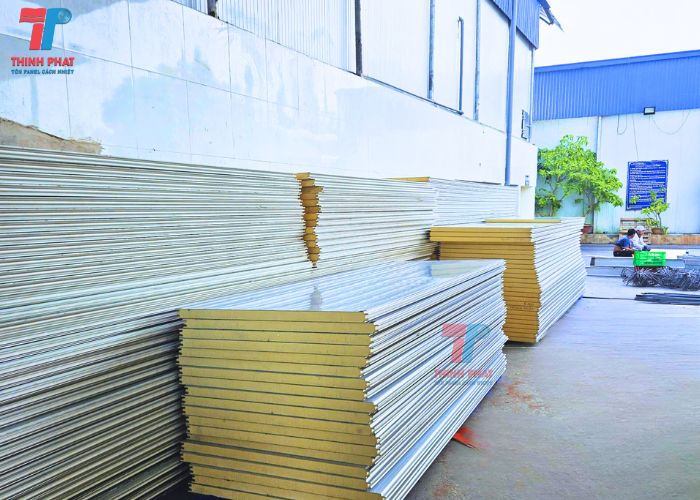 tôn panel lõi xốp 9