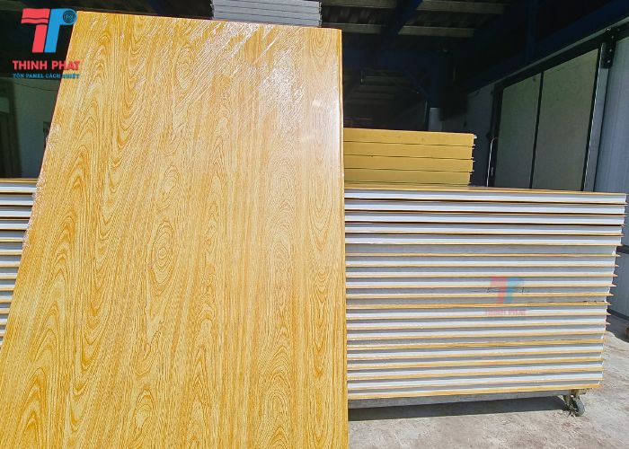 tôn trần nhà giả gỗ 1