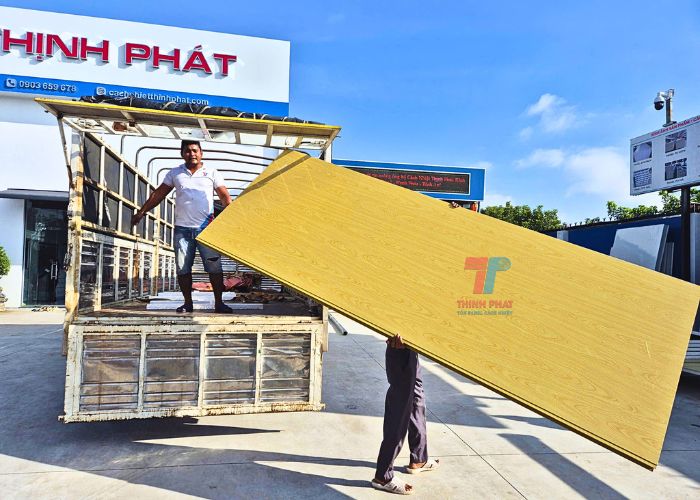 tôn trần nhà giả gỗ 4