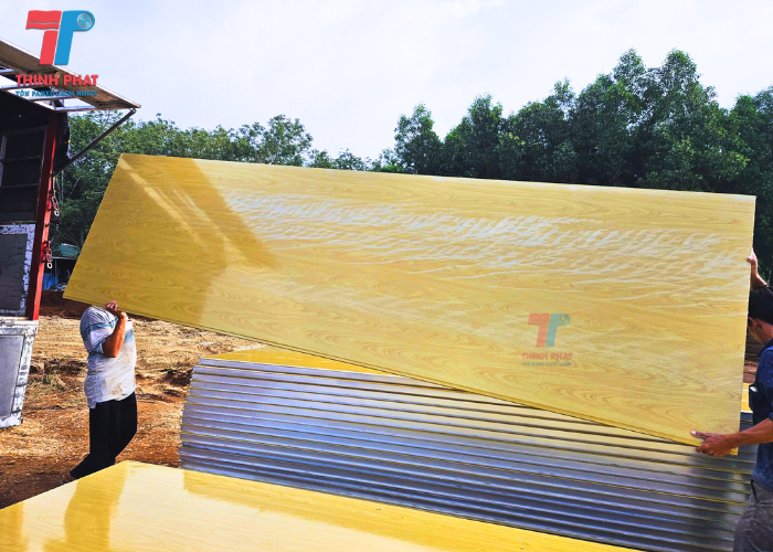 vách panel màu vân gỗ 3