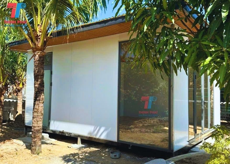 vách tôn xốp 2 mặt 3