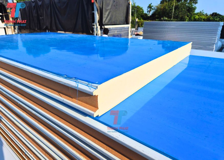 vách tôn xốp 2 mặt 8